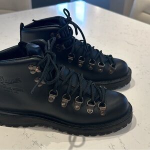 Brand new Danner Mountain Light women’s hiking boots size 7